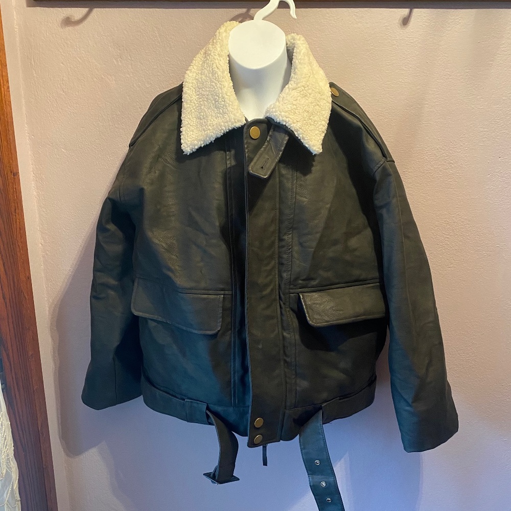 SZ M Universal Thread 90s bomber jacket  NWT faux vegan leather oversized  fit